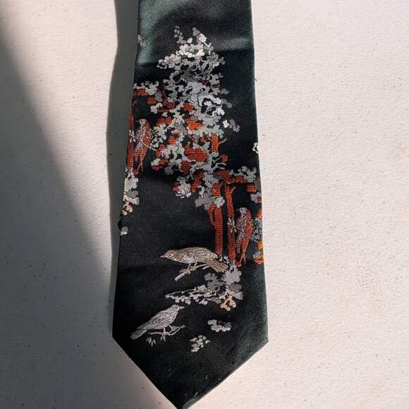 Vintage 1970's Jacquard Woven Polyester Kipper Tie Featuring A Bird & Tree Scene - Picture 8 of 8